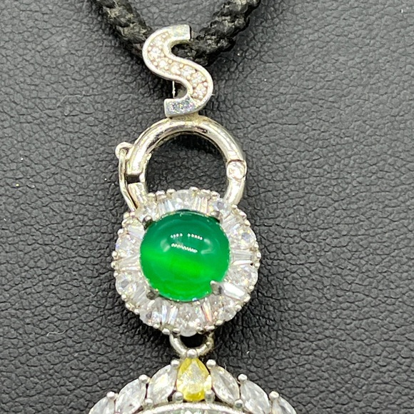 Mens Green Nephrite Guanyin hard stone pendant on 30 inch adjustable cord - Picture 3 of 11